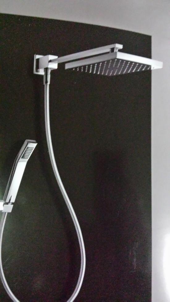 <p>KIT BRACCIO DOCCIA LUX DEVIATORE SOFFIONE D.200 DOCCETTA E FLEX SILVER</p>
