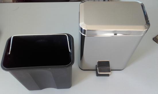 PATTUMIERA PER TOILETTE RETTANGOLARE CON APERTURA A PEDALE 5 LITRI LUX