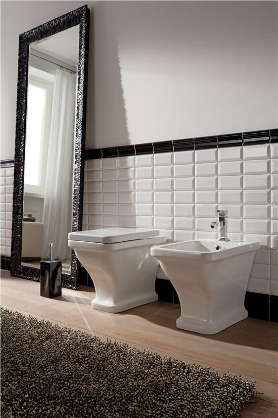 SANITARI A TERRA FILO MURO CLASSICI BUTTERFLY WC+SEDILE SOFT CLOSE+BIDET BIANCHI