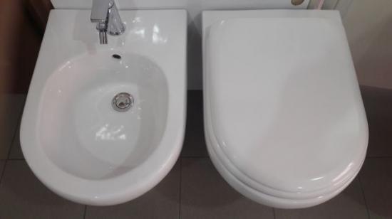 SANITARI FILO MURO PROFONDITA' CM.53 KLIO A TERRA WC+SEDILE +BIDET BIANCHI