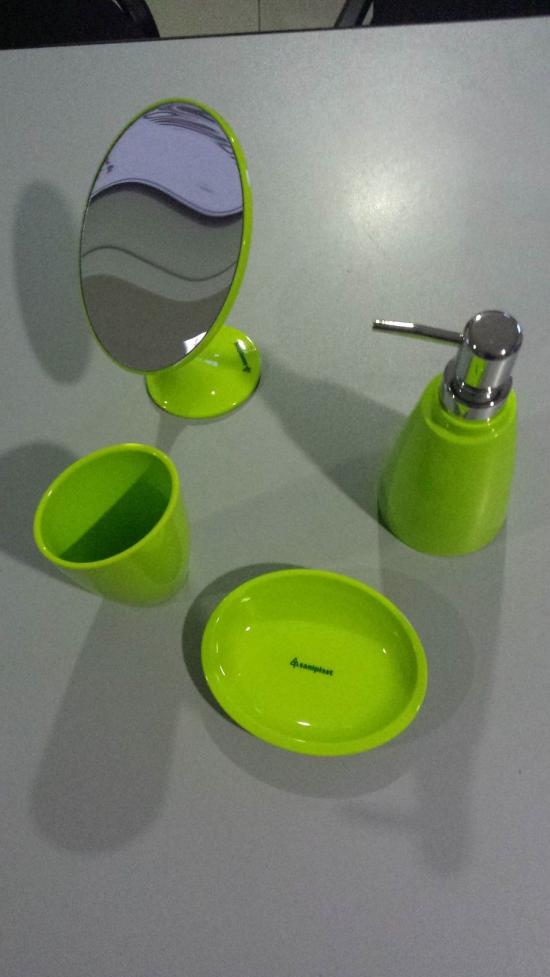 SET ACCESSORI DA APPOGGIO SPECCHIO INGRANDITORE -P.SAPONE-P.BICCHIERE-DISPENSER EPPI VERDE