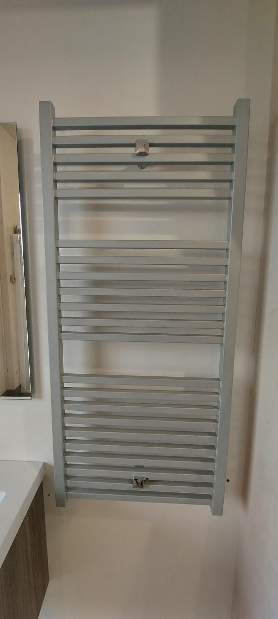 TERMOARREDO ACCIAIO ARGENTO SABBIATO TODI  MM 1110X500 INTERASSE 470 CAMPIONARIO