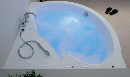 VASCA ANGOLO 135X135 FANTASY IDROMASSAGGIO WHIRLPOOL AIRPOOL CROMOTERAPIA E RUBINETTERIA BORDO VASCA